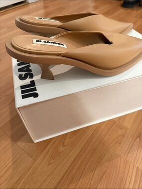 Brand New in Box Jil Sander Tan Mules. Kitten Heel. IT 41 = US 11